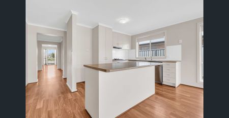 Immaculate Three Bedroom Family Home! - Photo 2