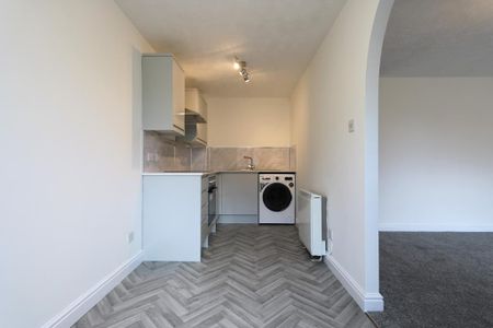 2 bedroom flat to rent - Photo 2