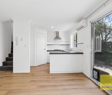 Recently Refreshed 3x2 Townhome in Prime Morley Location! - Photo 3