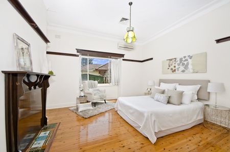 Spacious 4-Bedroom House for Rent - the heart of Eastwood - Photo 4