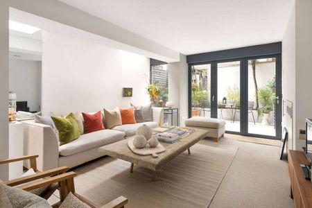 A unique architecturally designed stunning home located just off Sloane Avenue. - Photo 2