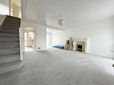 Semi Detached House - Photo 2