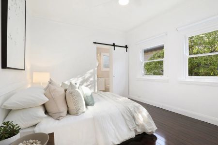 Seaside Sophistication: Luxurious Duplex - Photo 2