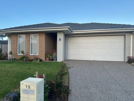 Cranbourne East - Photo 2