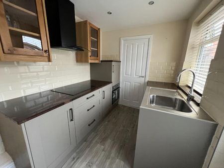 3 bedroom House To Let - Photo 4