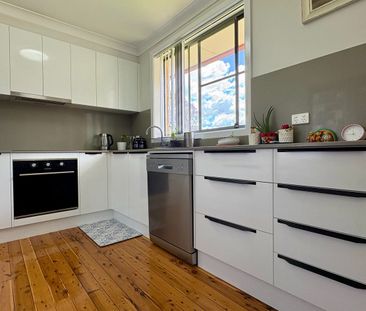 HILLVUE - Renovated 3 Bedroom Home - Photo 2