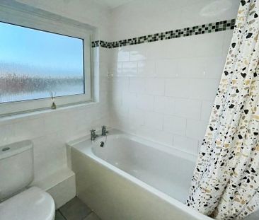 3 bedroom end of terrace house to rent - Photo 6