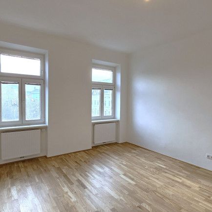 SANIERTE UNBEFRISTETE HELLE ALTBAUWOHNUNG IN DER GUDRUNSTRASSE - Photo 1