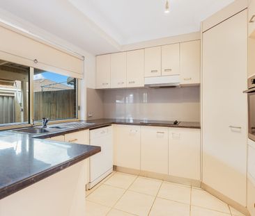 THREE BEDROOM TOWNHOUSE - Photo 2