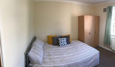 House - Terraced For Rent Blossom Square, Portsmouth - Photo 5