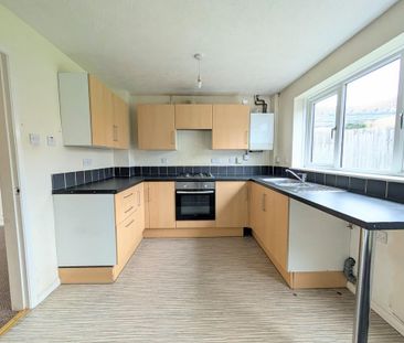 3 bedroom semi-detached house to rent - Photo 4