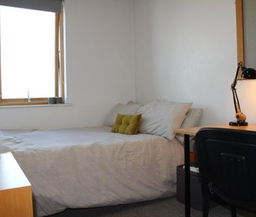 4 Bed Flat, Mulberry Court, SO14 - Photo 3