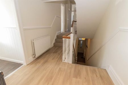 3 Bedroom Maisonette - Photo 3
