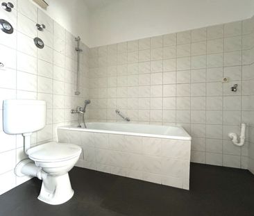 2 Zimmer • Schlosschemnitz • Dachgeschoss • schick und neu • Einbau... - Photo 2