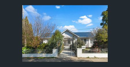 Elegant Homestead Ideal for Family Living - Photo 4