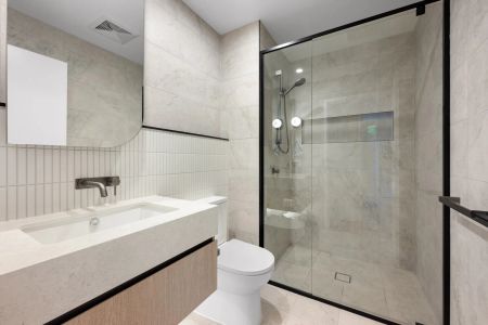 Modern Ground-Floor Luxury Apartment with Additional MPR! - Photo 2