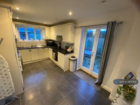 1 bedroom in a house share to rent - Photo 5