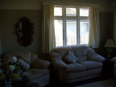 Kilbirnie, Sunny, convenient 3 b/room house - Photo 2