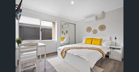 🌊 Modern Co-Living with Private Ensuite & Kitchenette - Photo 4