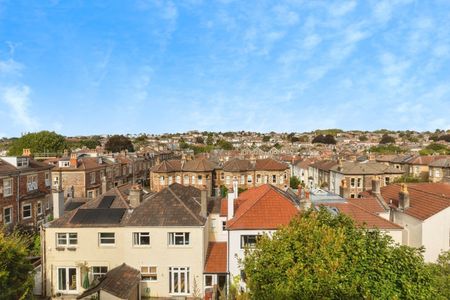 5 Bed Terraced House, Cotham Vale, BS6 - Photo 3