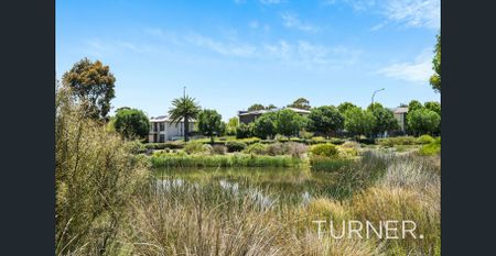 Modern 3 Bedroom Townhouse Opposite Parkland - Photo 3