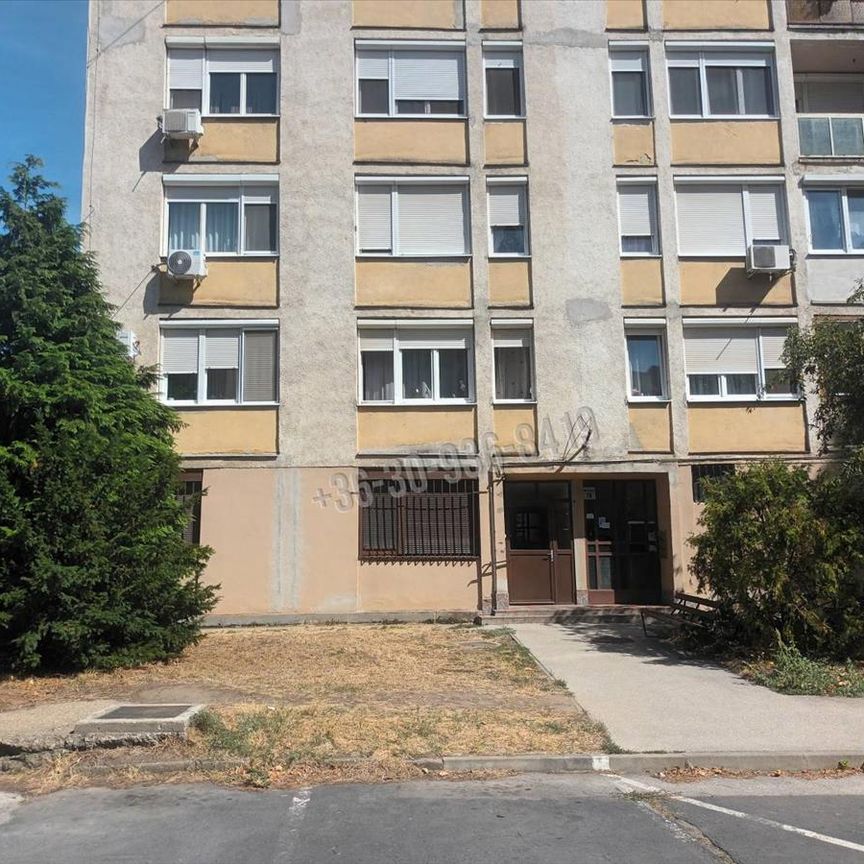 Kiadó átlagos állapotú lakás - Tatabánya - Fotó 1
