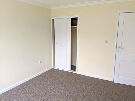 2 bedroom flat to rent Waterford Place, Highcliffe - Photo 1