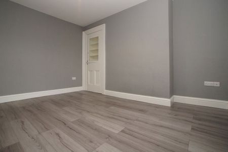 Flat in Warwick Road, Carlisle - Photo 3