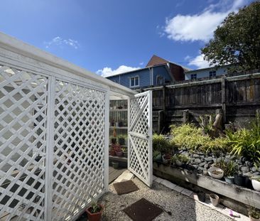 Looking for a home with great street appeal? - Photo 1