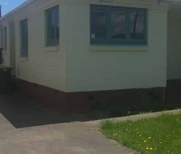 Cozy 3 Bedroom Home - Photo 3