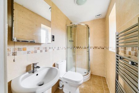 3 bedroom House To Let - Photo 3