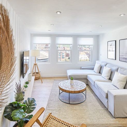 Golden Lion Bank - Photo 1