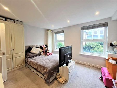 Battersea Park Road, Battersea, SW8 - Photo 4