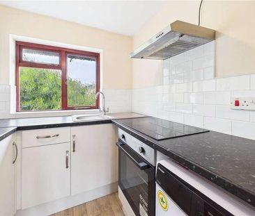 Redehall Road, Smallfield, Horley, Surrey, RH6 - Photo 3