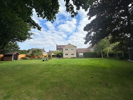 5 bedroom detached house to rent - Photo 3