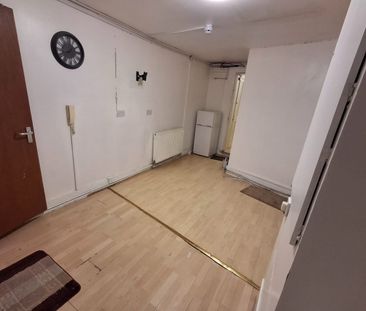 1 Bed Flat, Green Street, E7 - Photo 4
