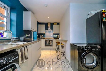 2 bedroom semi-detached house to rent - Photo 2