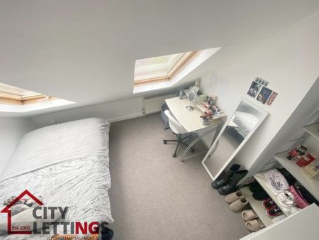 5 Bedroom Mid Terraced House - Photo 5