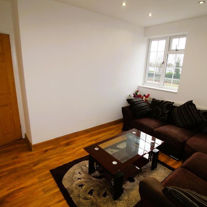 3 bedroom flat to rent - Photo 1