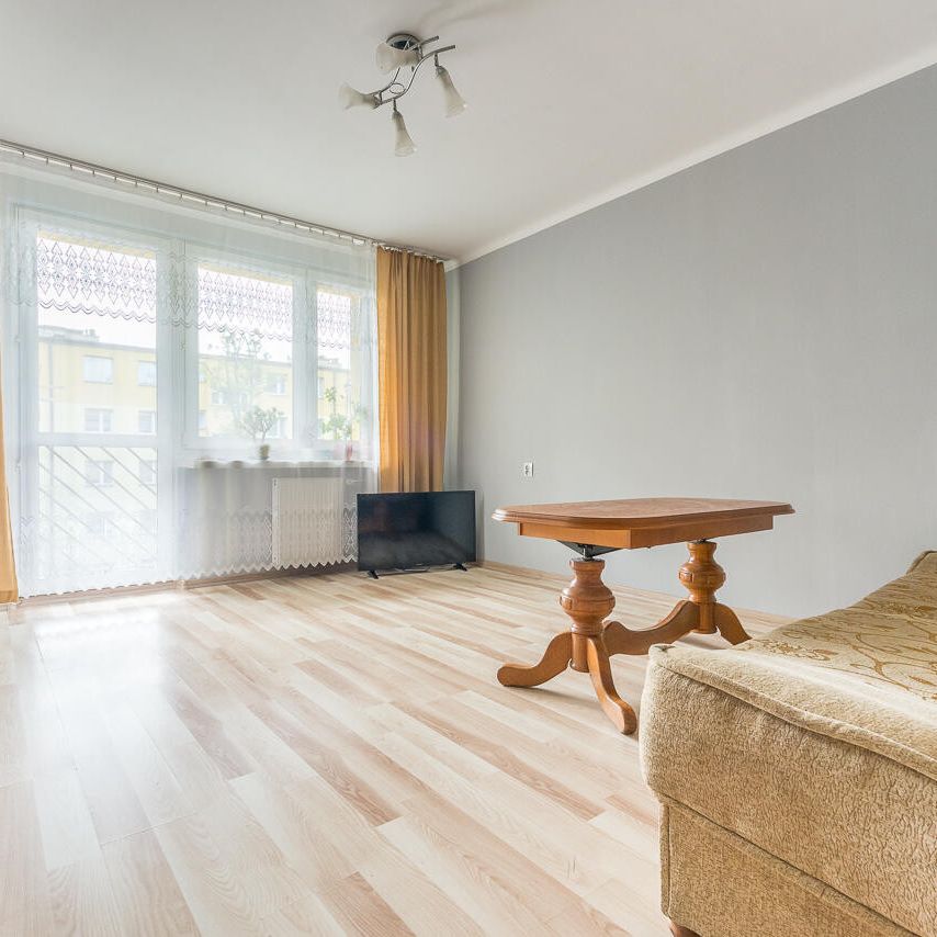 Dwupokojowe mieszkanie z balkonem na osiedlu Stałym w Jaworznie do wynajęcia | Spacer 3D - Фото 1