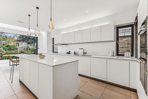 4 bedroom terraced house to rent - Photo 1