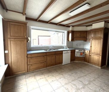 Gezinswoning met 4 slaapkamers en loods! - Photo 2