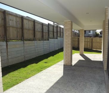 4 bedroom split level family home located in Coomera. - Photo 2