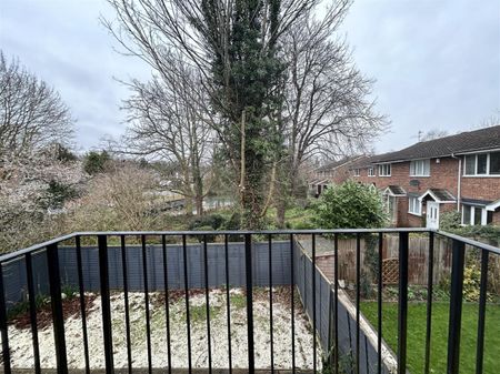 2 Bedroom Flat - Purpose Built To Let - Photo 2