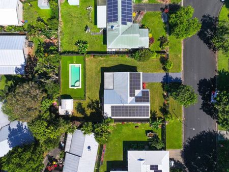 Fully Air condition - 13KW Solar - Pool - Near Mt Sheridan Plaza - Photo 4