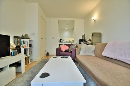 1 bedroom flat - Photo 2