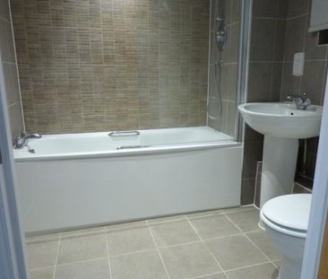 2 bedroom ground floor flat to rent - Photo 3
