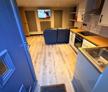 1 Bed - 4a Rosemont Road, Bramley, Leeds - LS13 - Student - Photo 1