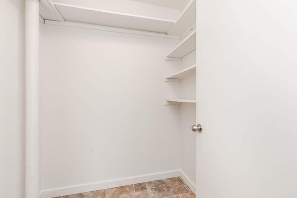 1 Bedroom - Renovated - Photo 1