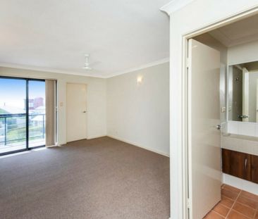 Resort-Style Living in the Heart of Ascot - Photo 2